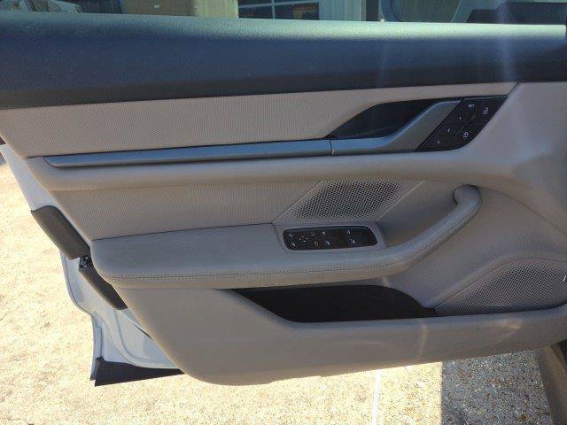 Used 2025 Porsche Taycan RWD image 31