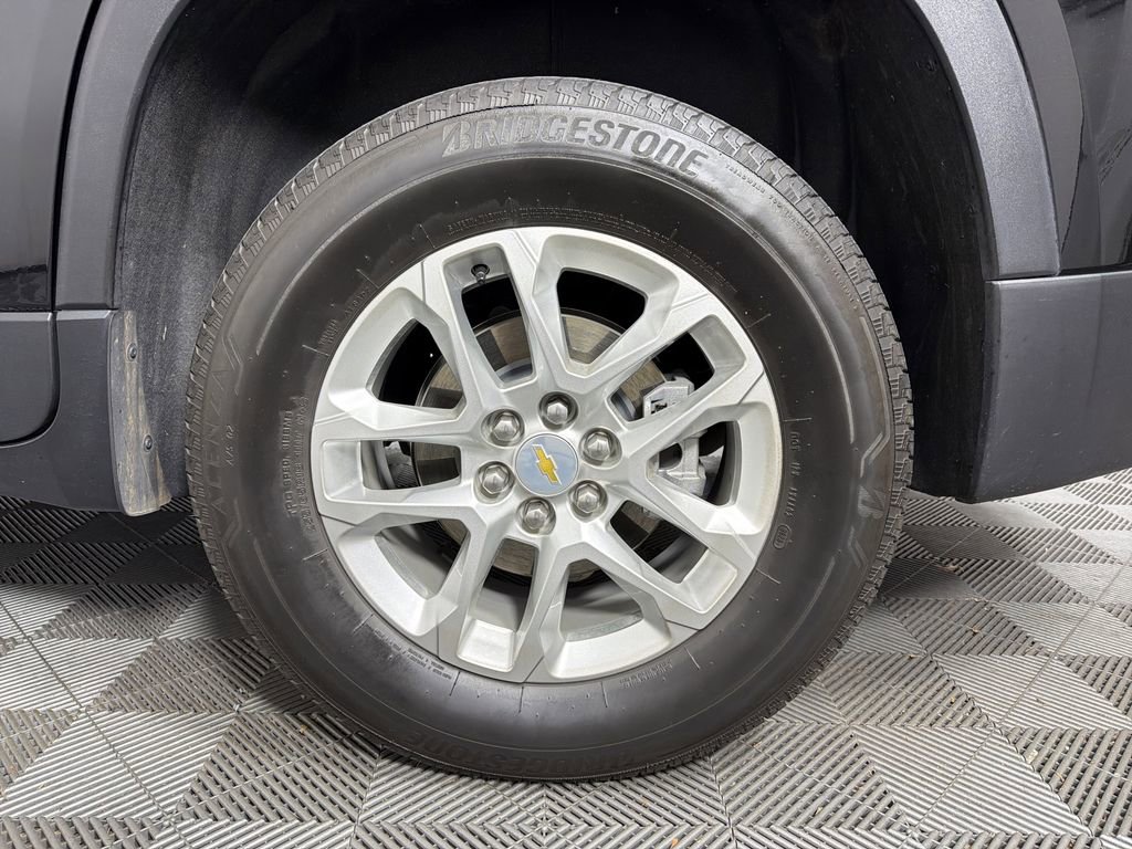 Used 2023 Chevrolet Traverse LS w/ Safety Package image 18