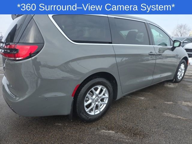 Used 2023 Chrysler Pacifica Touring-L image 21