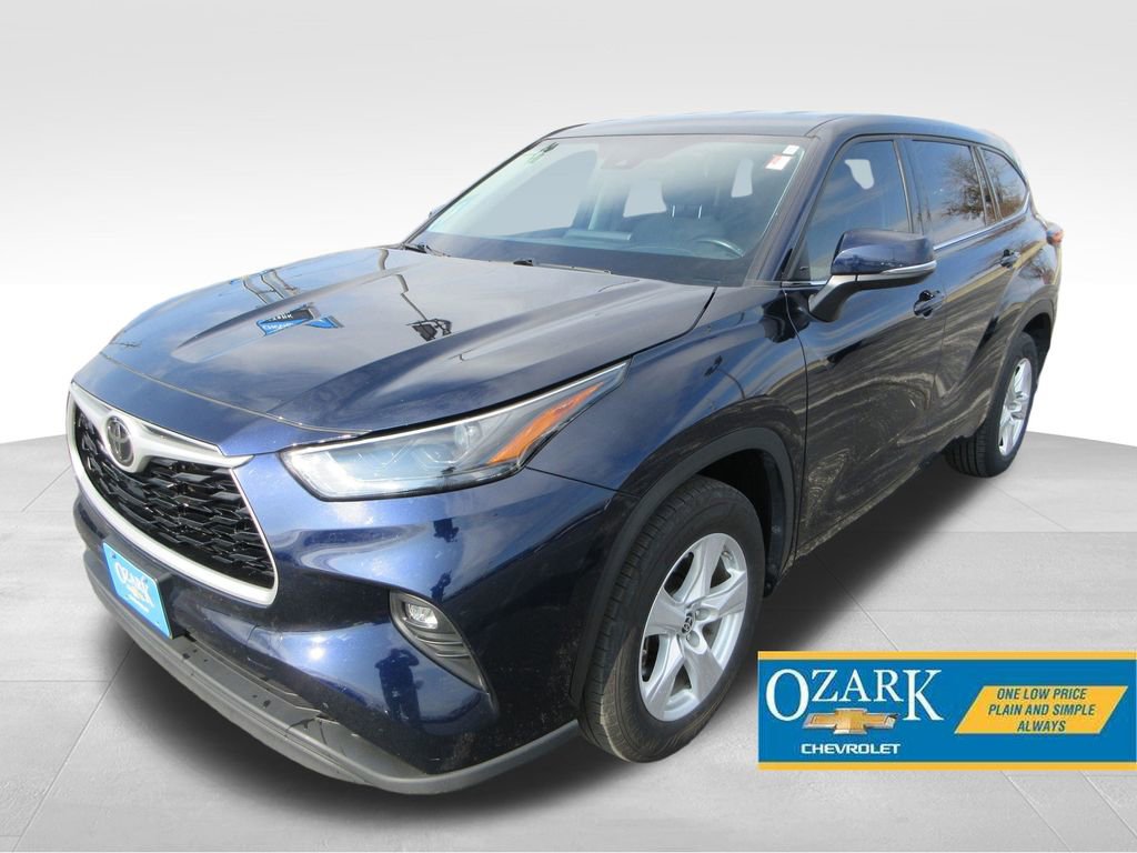 Used 2022 Toyota Highlander LE