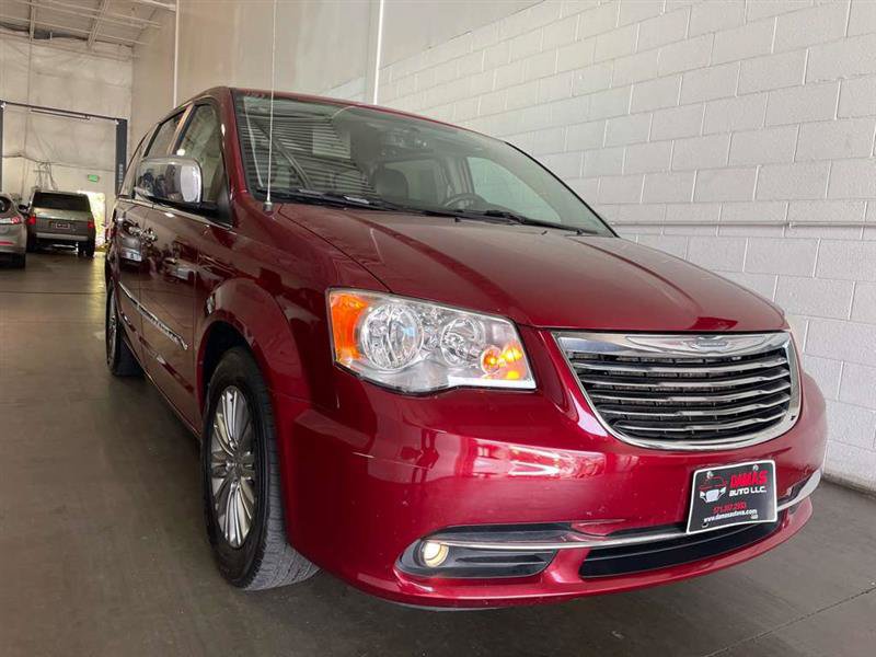Used 2015 Chrysler Town & Country Touring-L w/ Driver Convenience Group FWD image 9