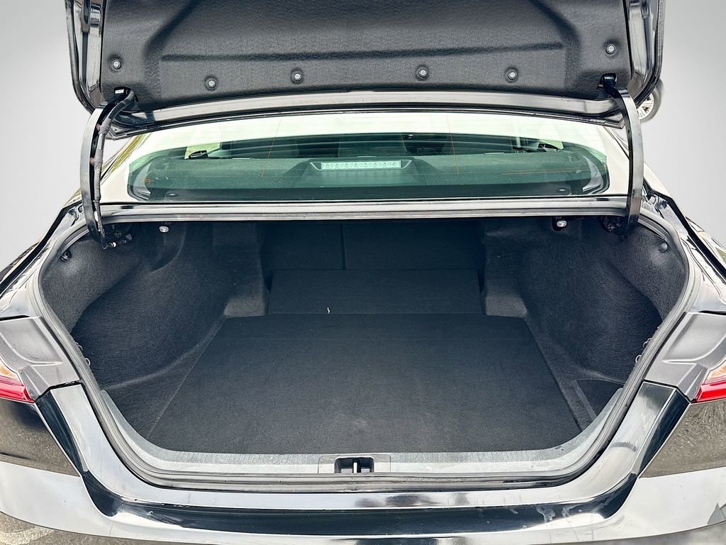 Used 2025 Toyota Camry LE image 11