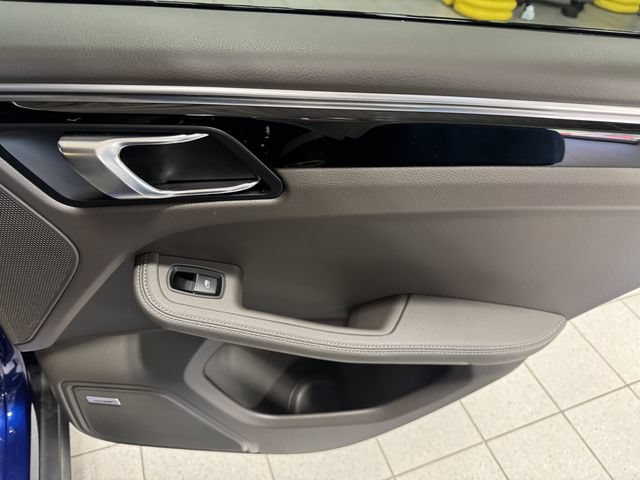 Used 2023 Porsche Macan S AWD/4WD image 34