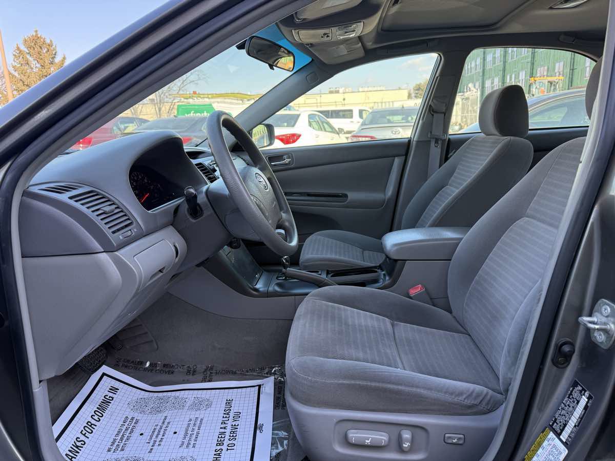 Used 2005 Toyota Camry LE image 9