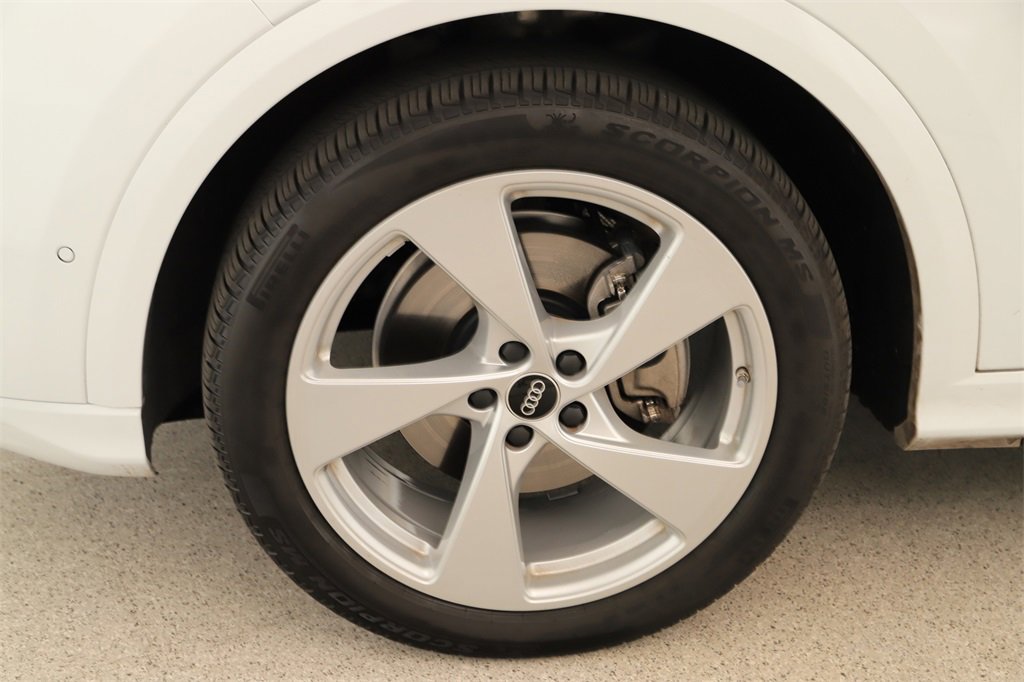Certified 2025 Audi Q5 Prestige image 33