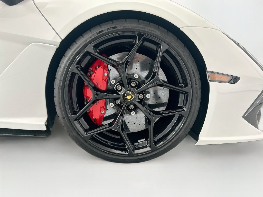 Used 2025 Lamborghini Revuelto AWD/4WD image 27