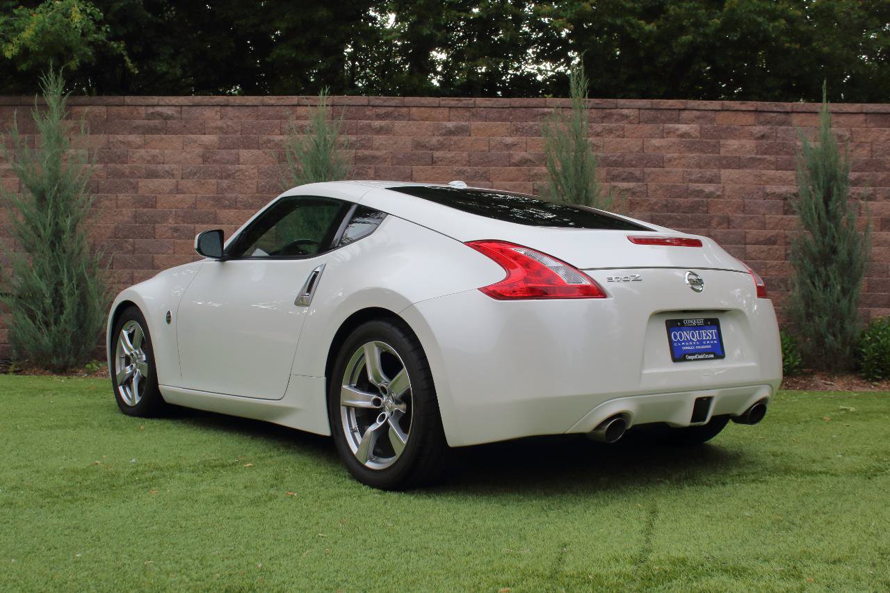 Used 2009 Nissan 370Z Touring RWD image 29
