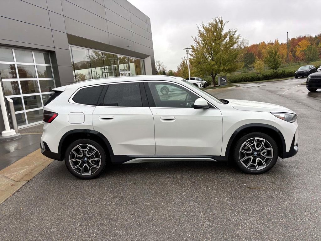 Certified 2025 BMW X1 xDrive28i w/ Premium Package image 8