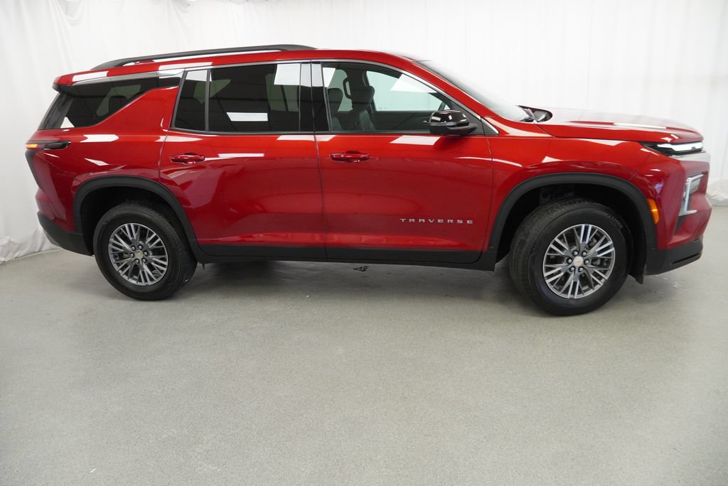 Used 2025 Chevrolet Traverse LT w/ Driver Confidence Package FWD image 6