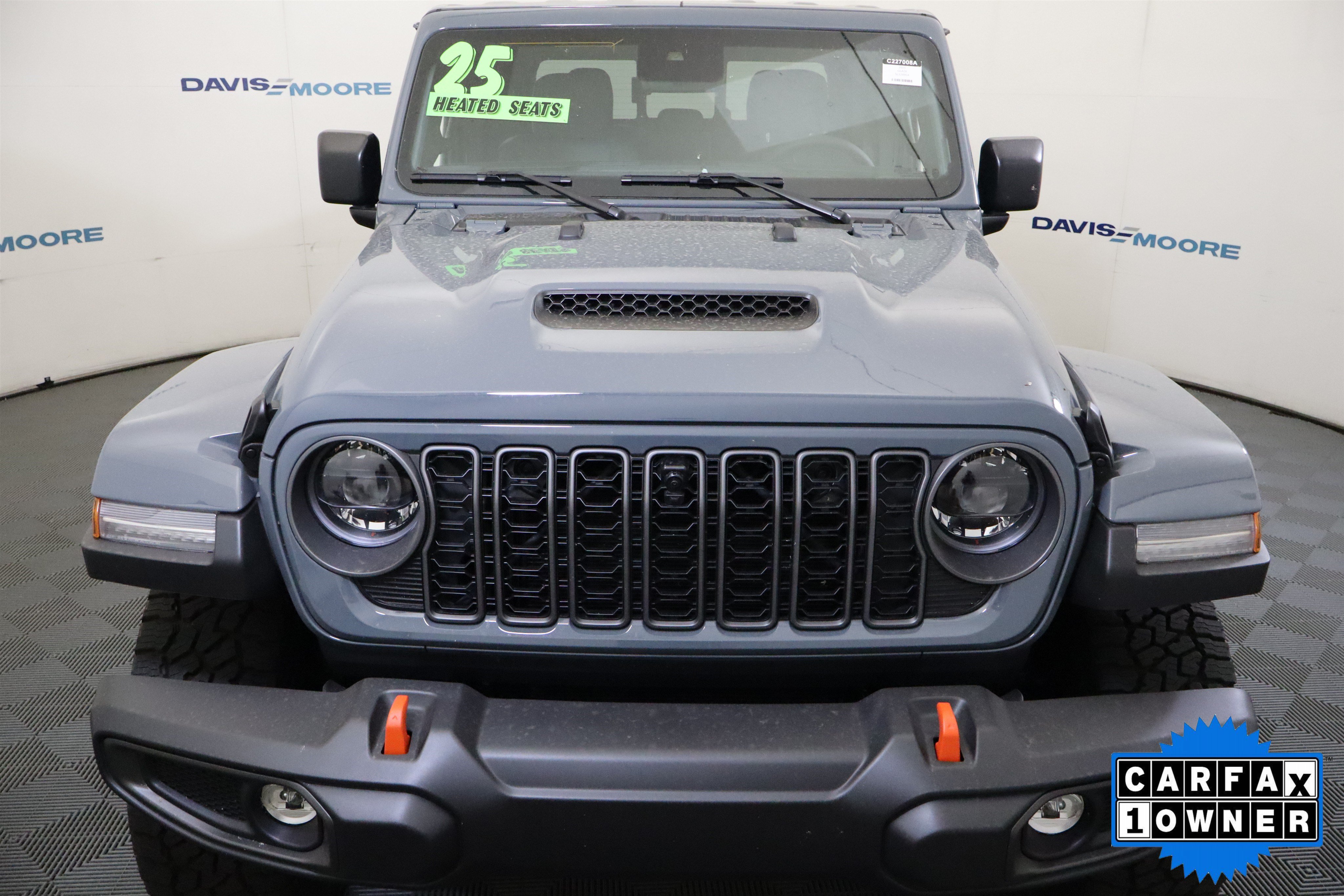 Used 2025 Jeep Gladiator Mojave w/ Safety Group AWD/4WD image 14