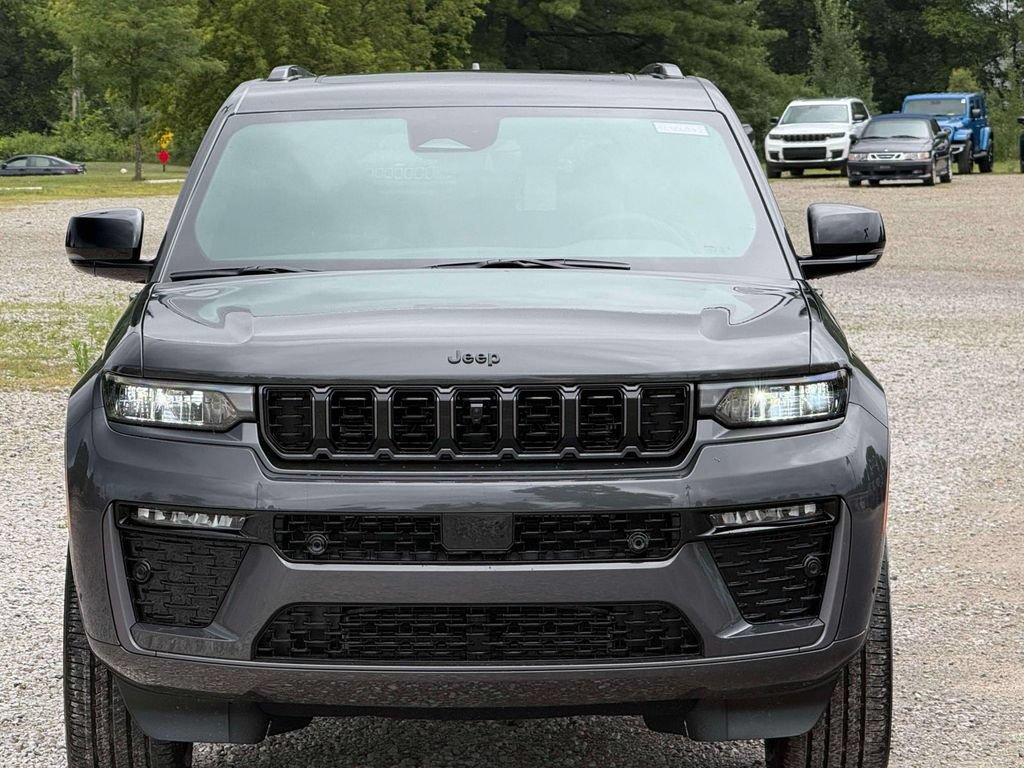 New 2026 Jeep Grand Cherokee Limited AWD/4WD image 2