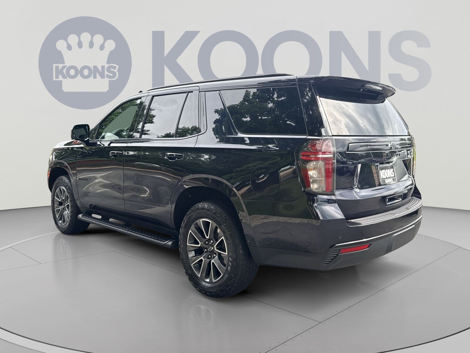 Used 2023 Chevrolet Tahoe Z71 w/ Luxury Package AWD/4WD image 4