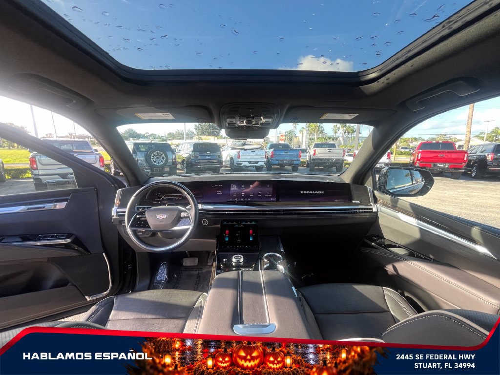Used 2025 Cadillac Escalade Premium Luxury AWD/4WD image 34