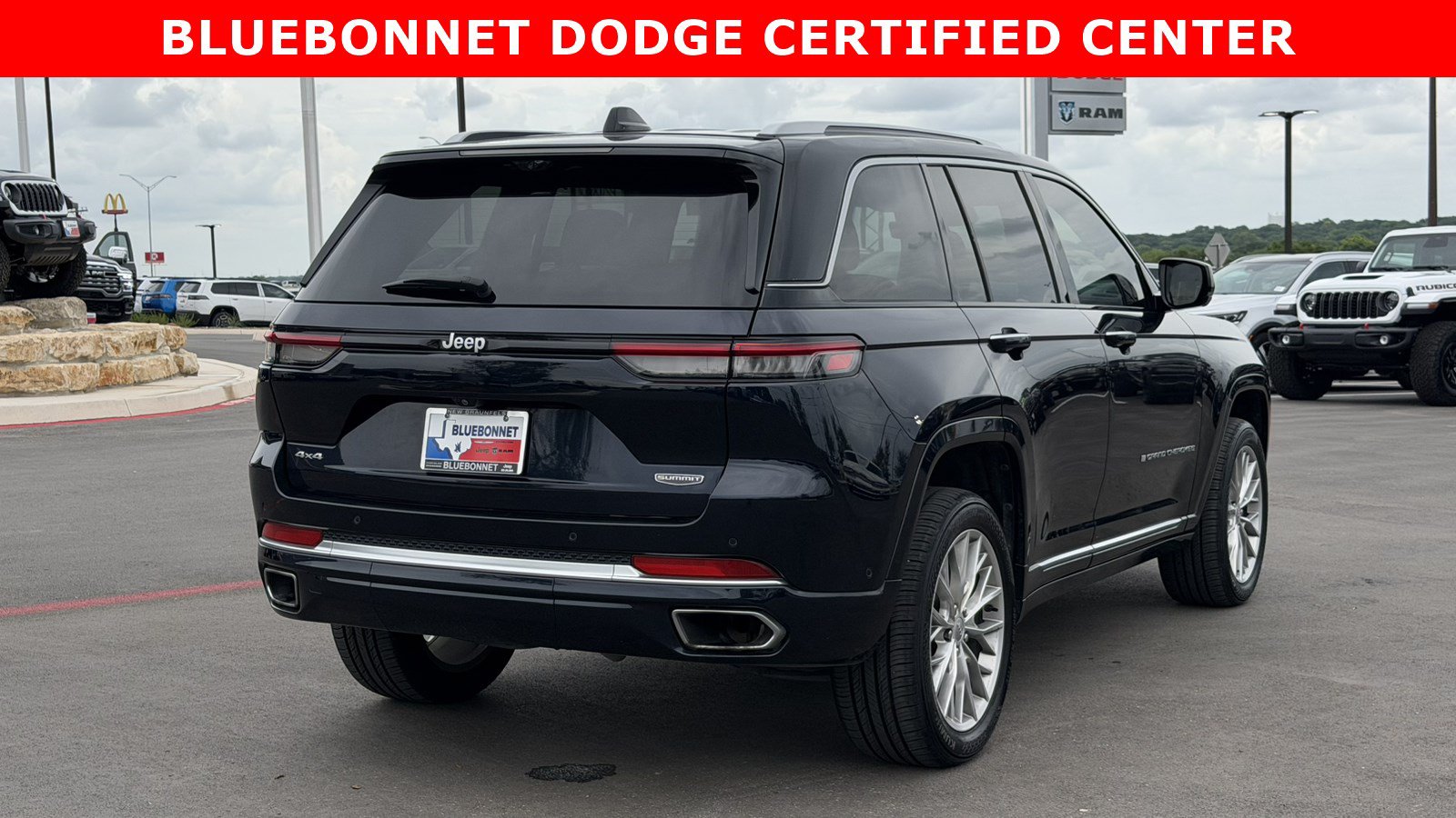 Used 2023 Jeep Grand Cherokee Summit w/ Adv Protech Group IV AWD/4WD image 5