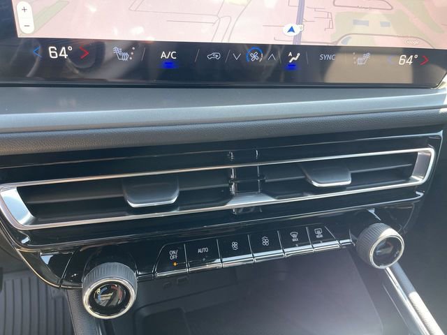 New 2026 Chevrolet Traverse LT w/ Driver Confidence Package AWD/4WD image 19