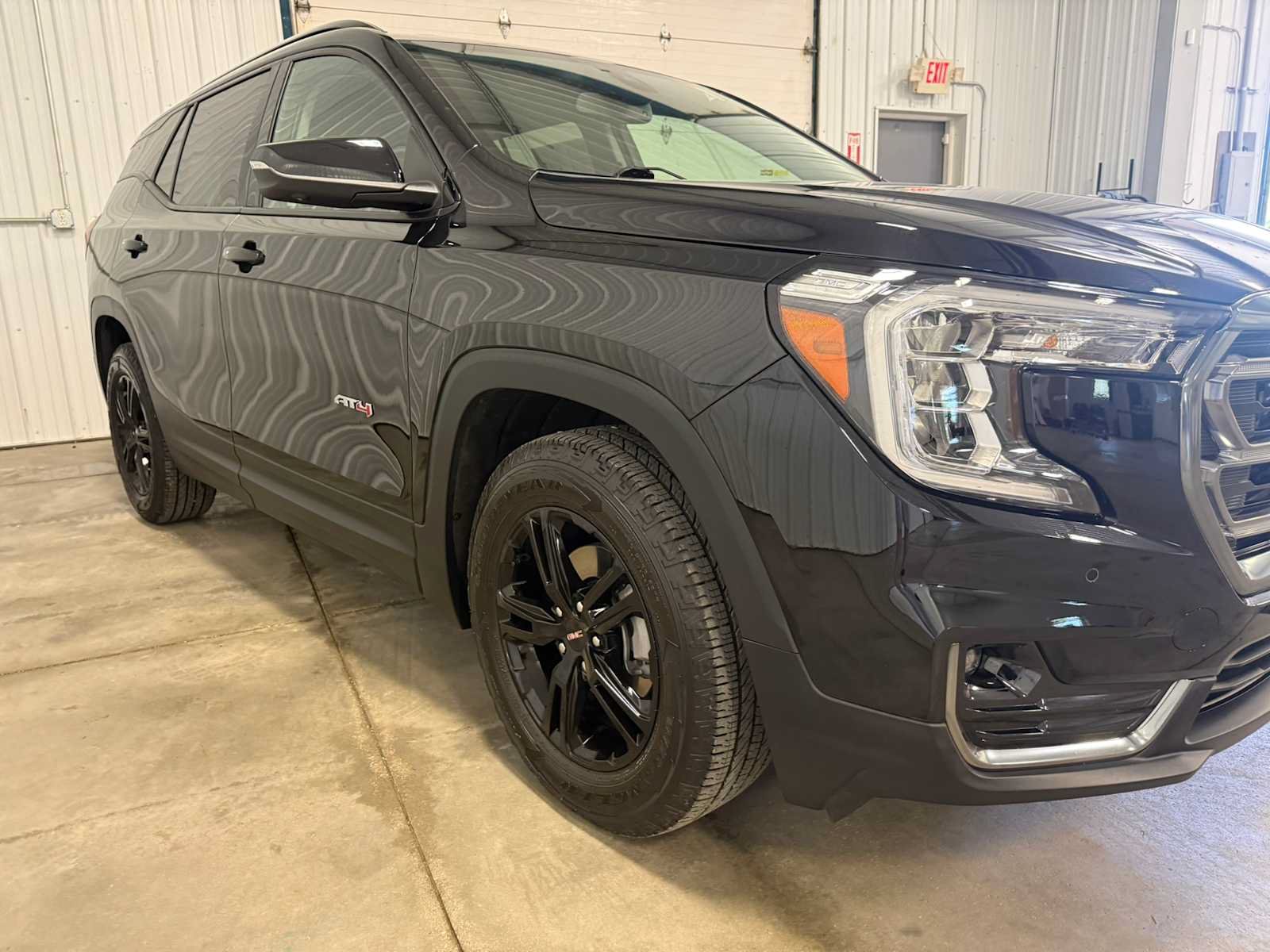 Used 2024 GMC Terrain AT4 w/ Tech Package AWD/4WD image 10