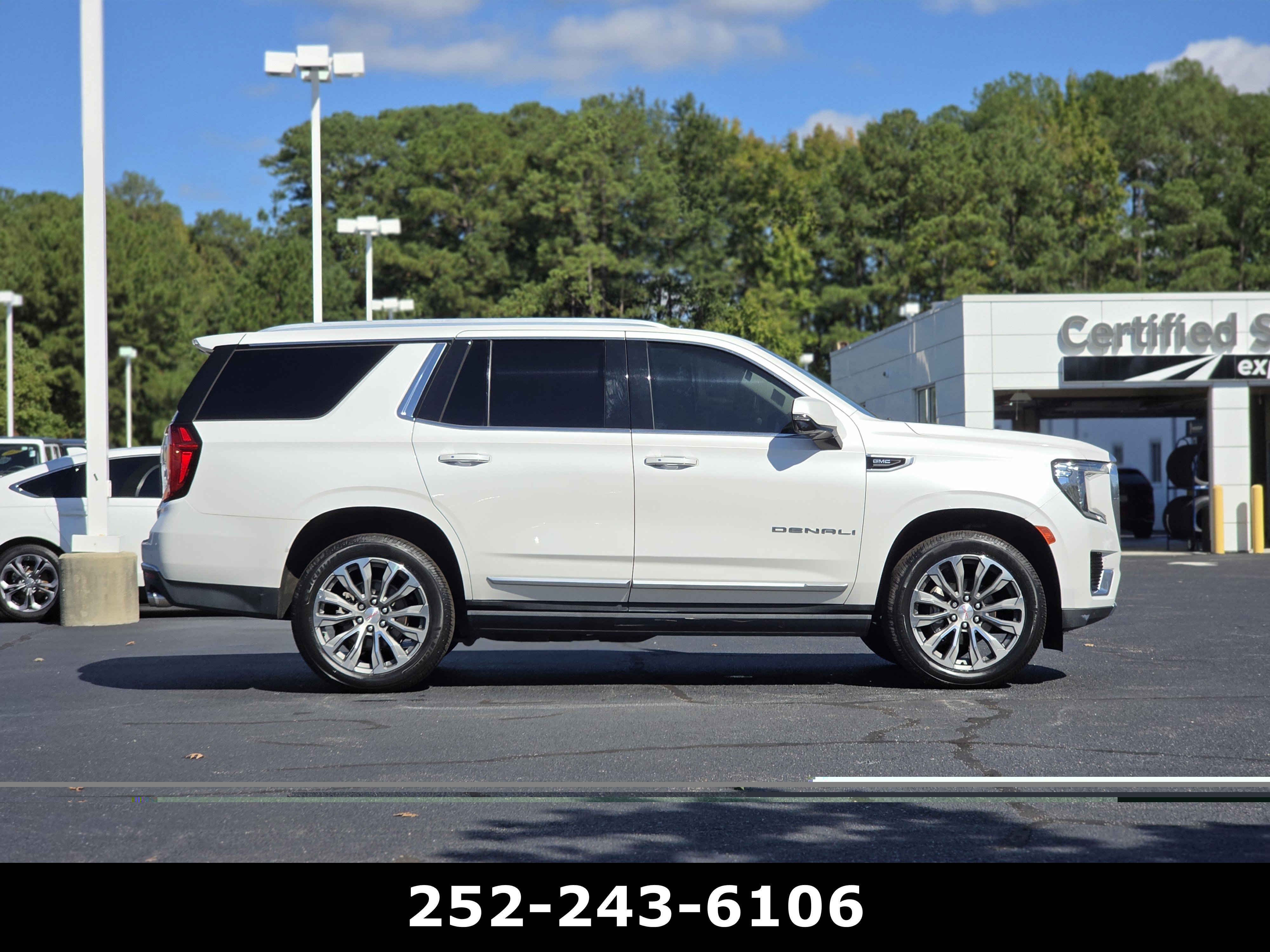 Used 2021 GMC Yukon Denali w/ Denali Premium Package AWD/4WD image 8