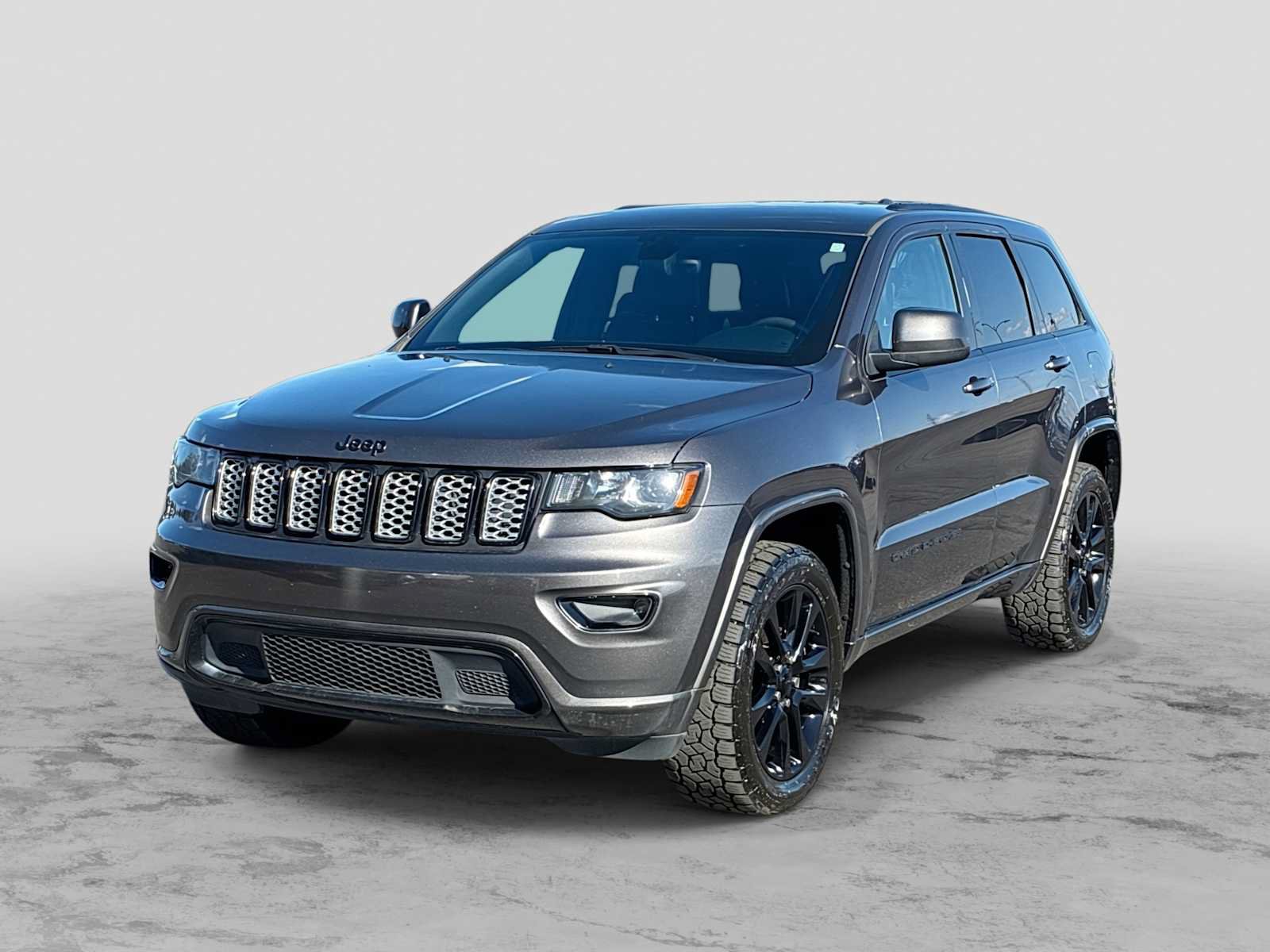 Used 2018 Jeep Grand Cherokee Altitude AWD/4WD image 1