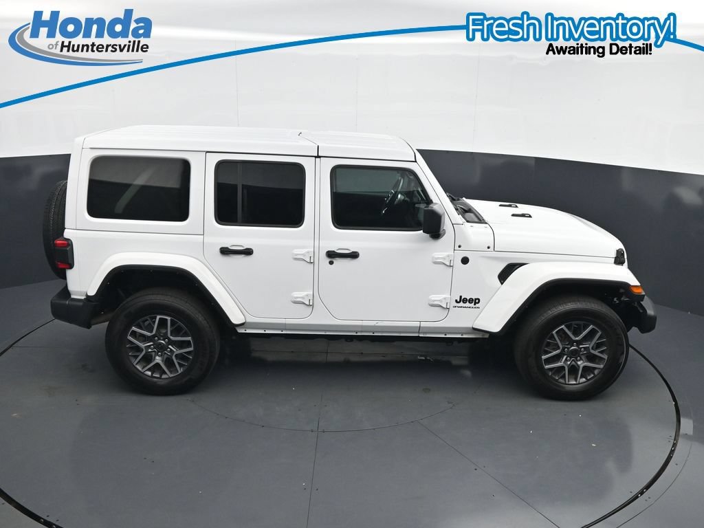 Used 2025 Jeep Wrangler Unlimited Sahara AWD/4WD image 26