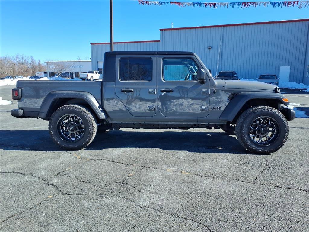 Used 2023 Jeep Gladiator Sport image 3