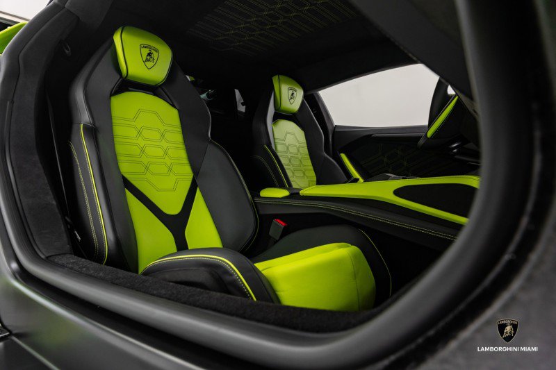 Used 2024 Lamborghini Revuelto image 54