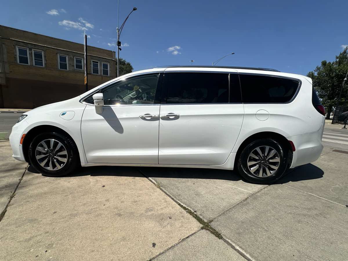 Used 2021 Chrysler Pacifica Touring-L FWD image 8