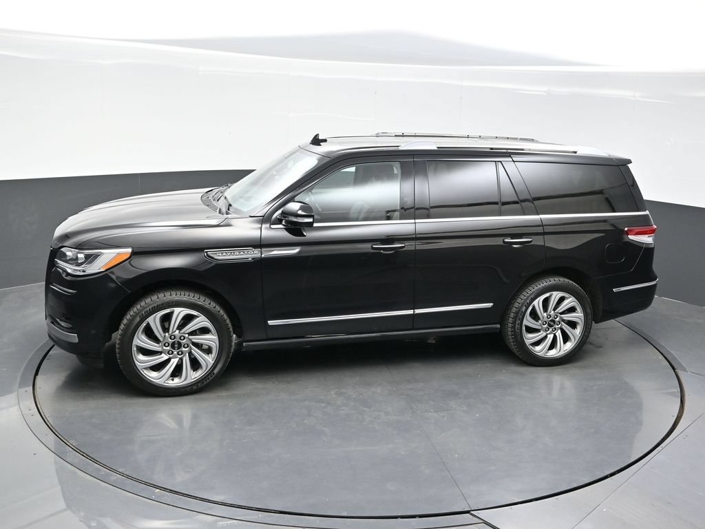 Used 2022 Lincoln Navigator Reserve AWD/4WD image 32