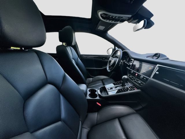 Certified 2024 Porsche Macan AWD/4WD image 36