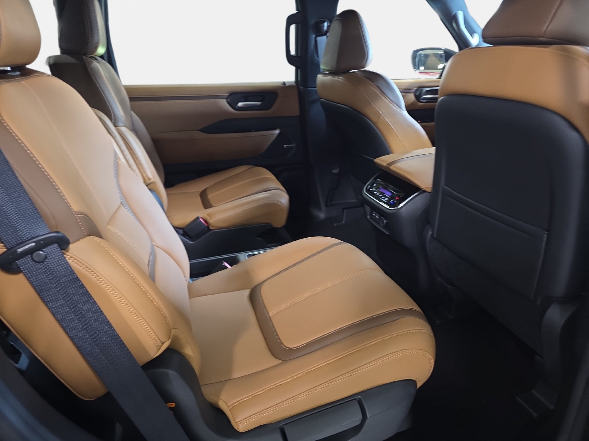 New 2026 Nissan Armada SL w/ Captain's Chari Seat Package AWD/4WD image 11
