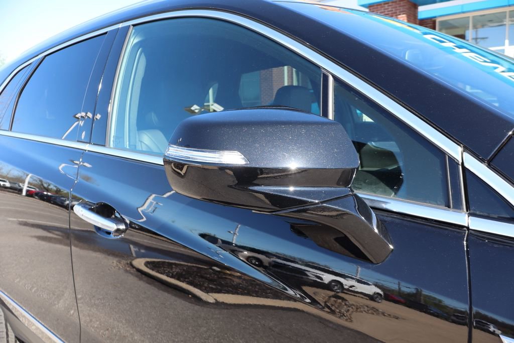 Used 2025 Cadillac XT5 Luxury AWD/4WD image 2