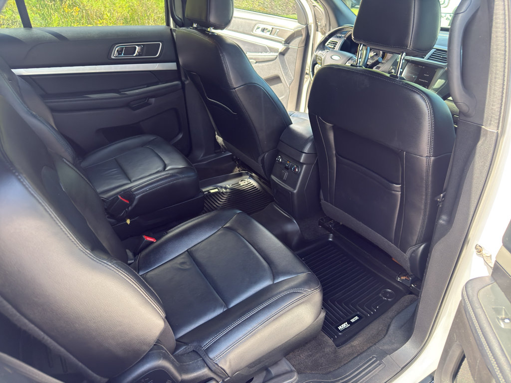 Used 2017 Ford Explorer XLT w/ Equipment Group 202A AWD/4WD image 21
