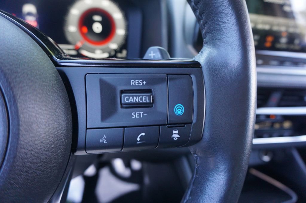 Used 2023 Nissan Rogue Platinum w/ Platinum Premium Package image 9