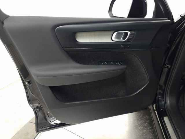 Certified 2024 Volvo XC40 B5 Plus w/ Climate Package AWD/4WD image 15