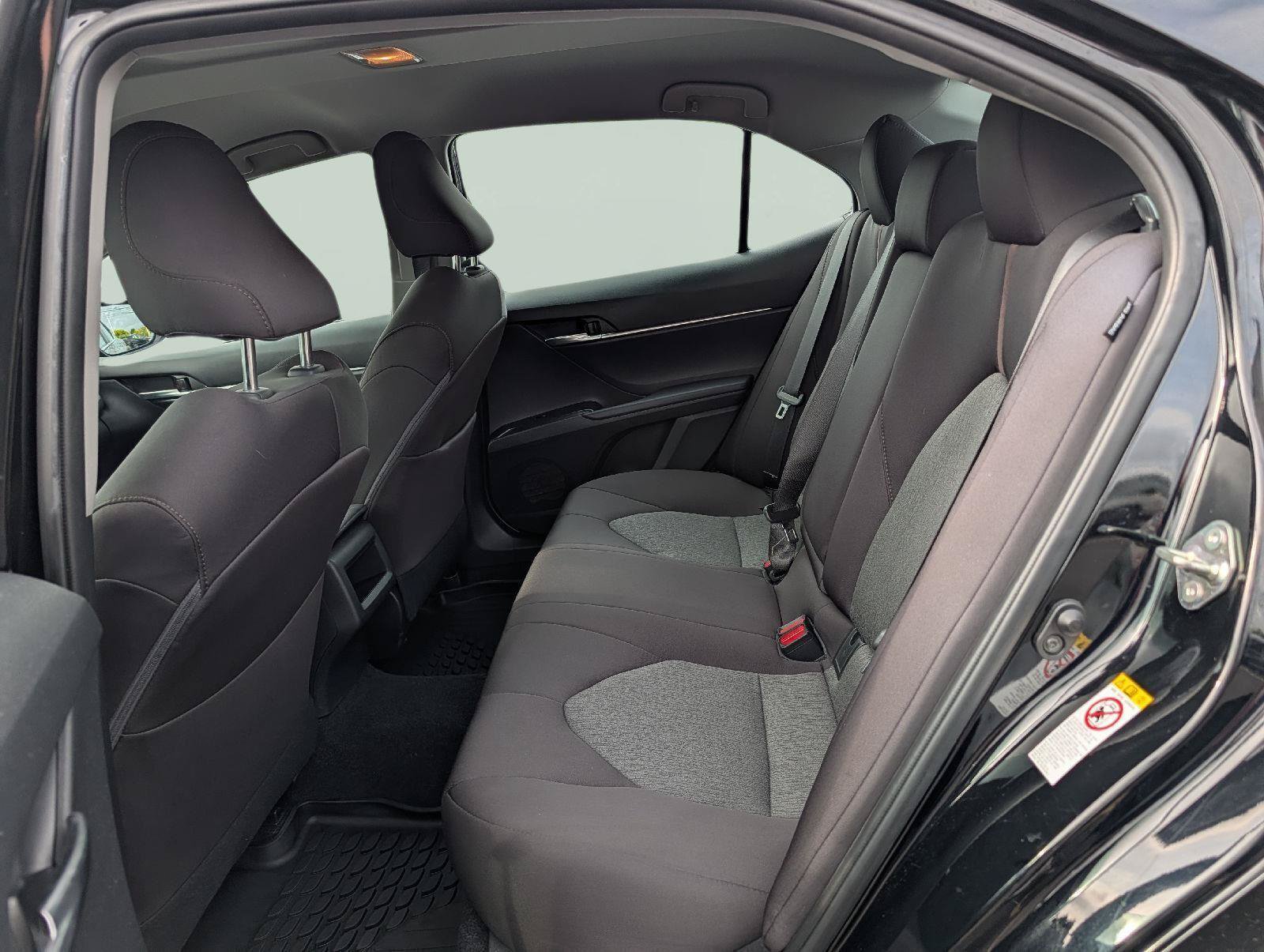 Used 2018 Toyota Camry LE FWD image 17