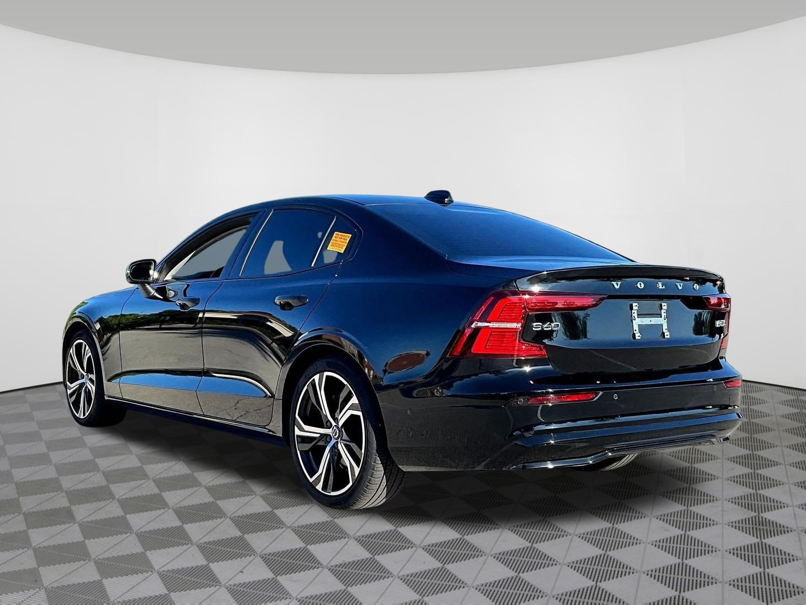 Used 2023 Volvo S60 B5 Plus w/ Climate Package AWD/4WD image 4