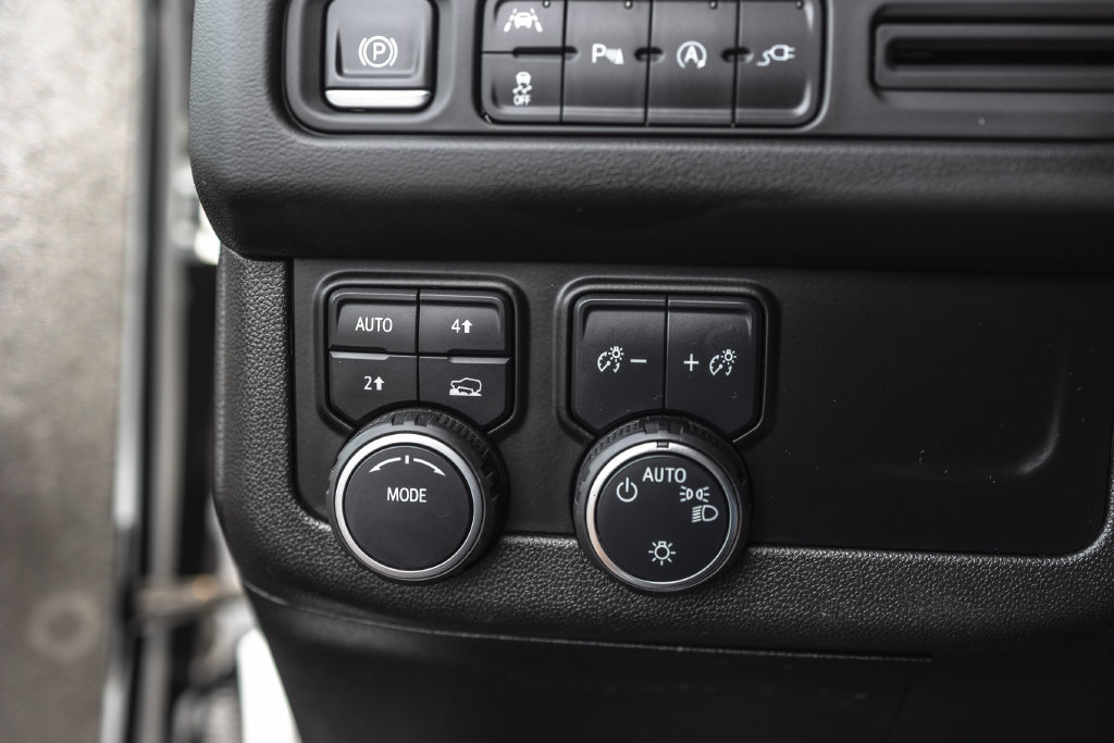 Used 2022 Chevrolet Suburban LS AWD/4WD image 18