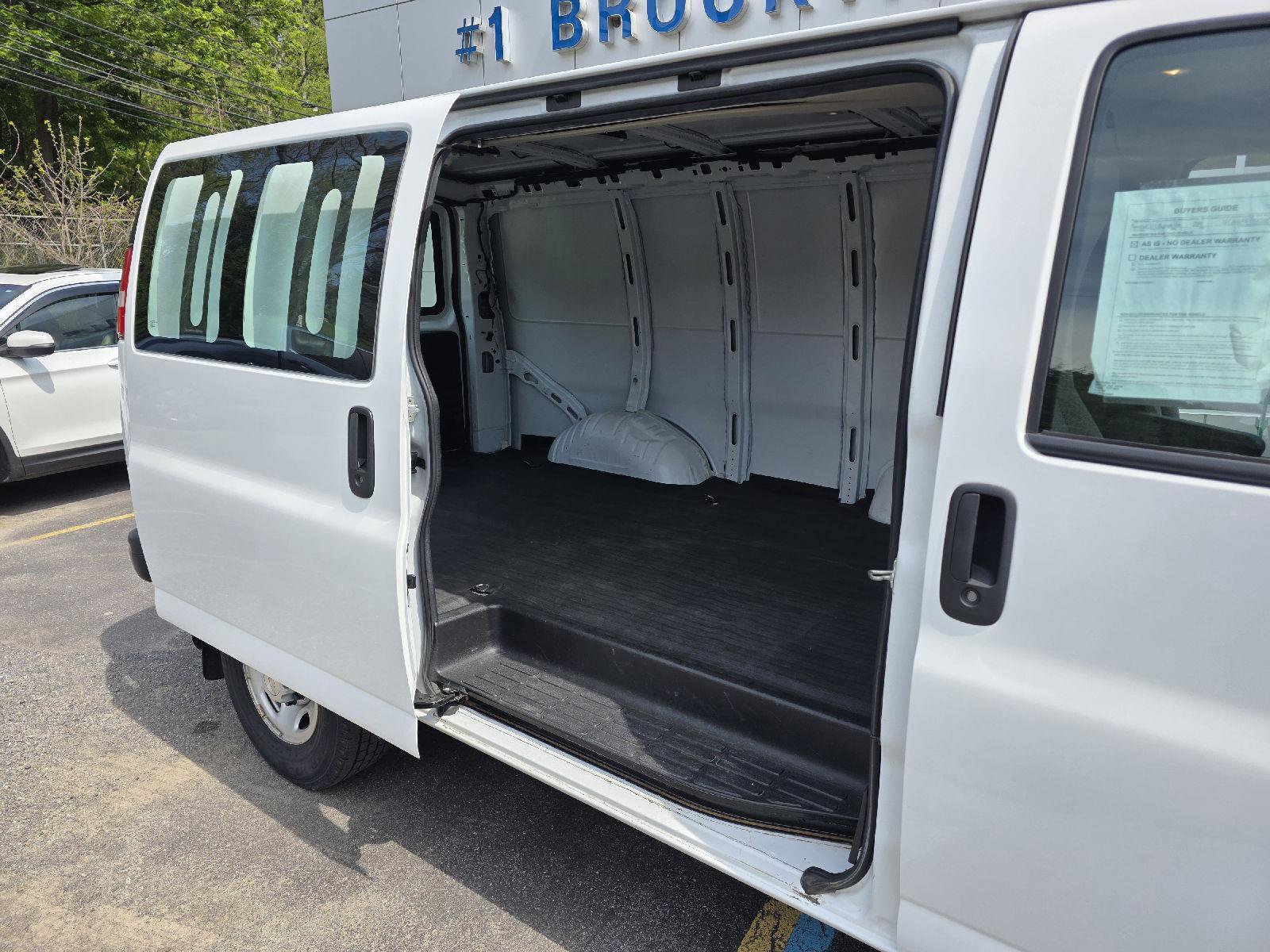 Used 2019 Chevrolet Express 2500 RWD image 17