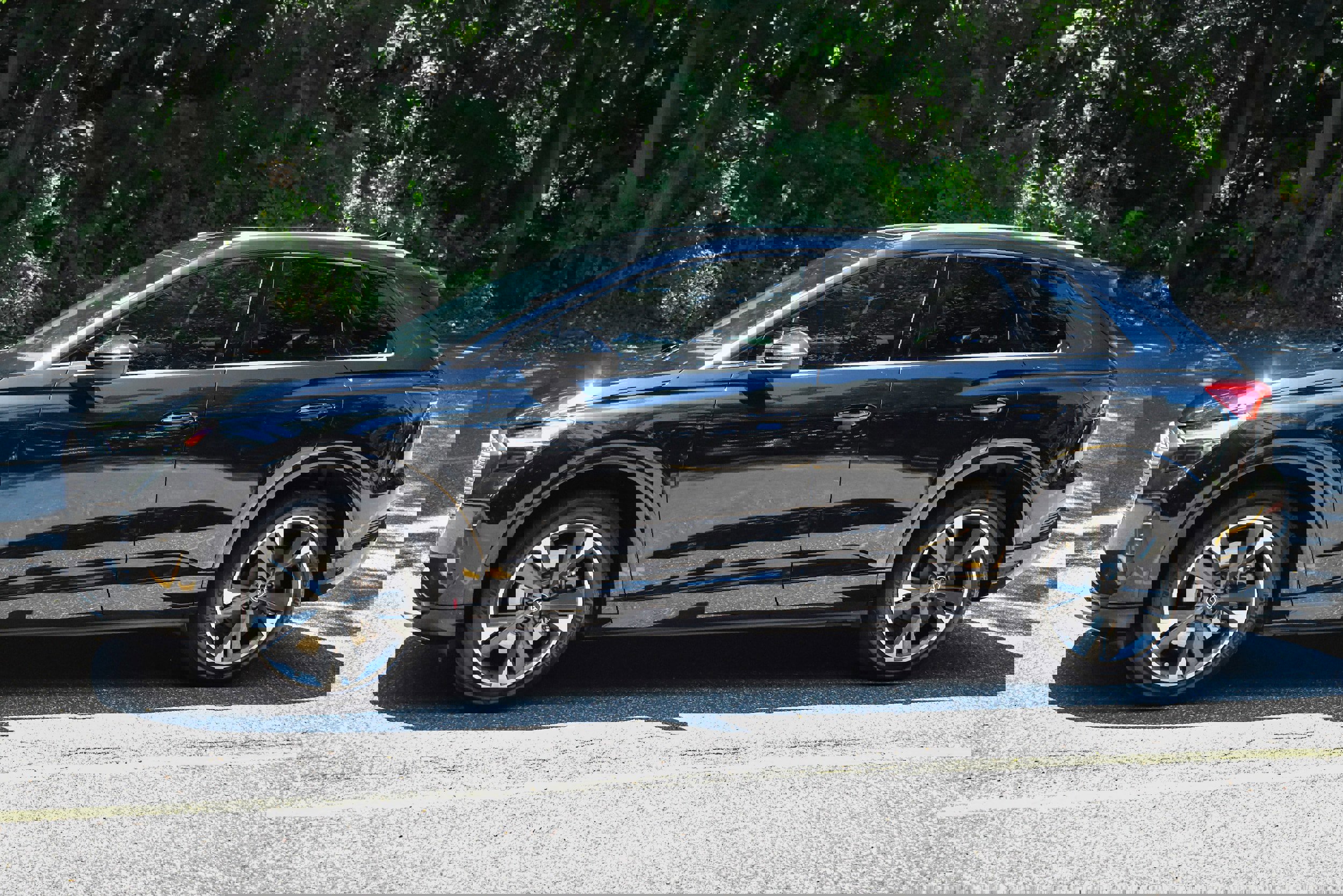 Used 2022 Audi Q4 e-tron Premium Plus w/ Premium Plus image 3