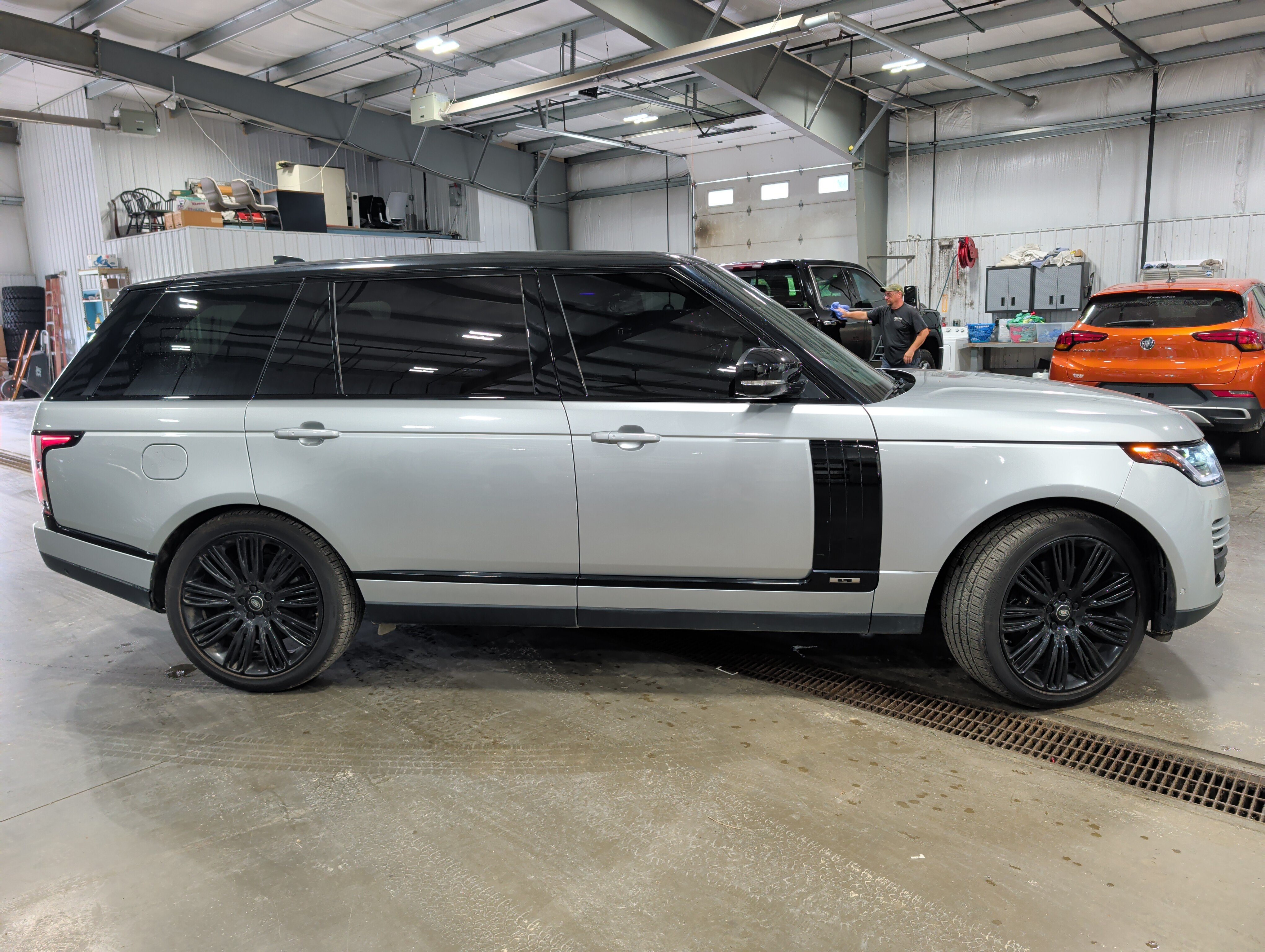 Used 2019 Land Rover Range Rover Long Wheelbase Supercharged AWD/4WD image 2