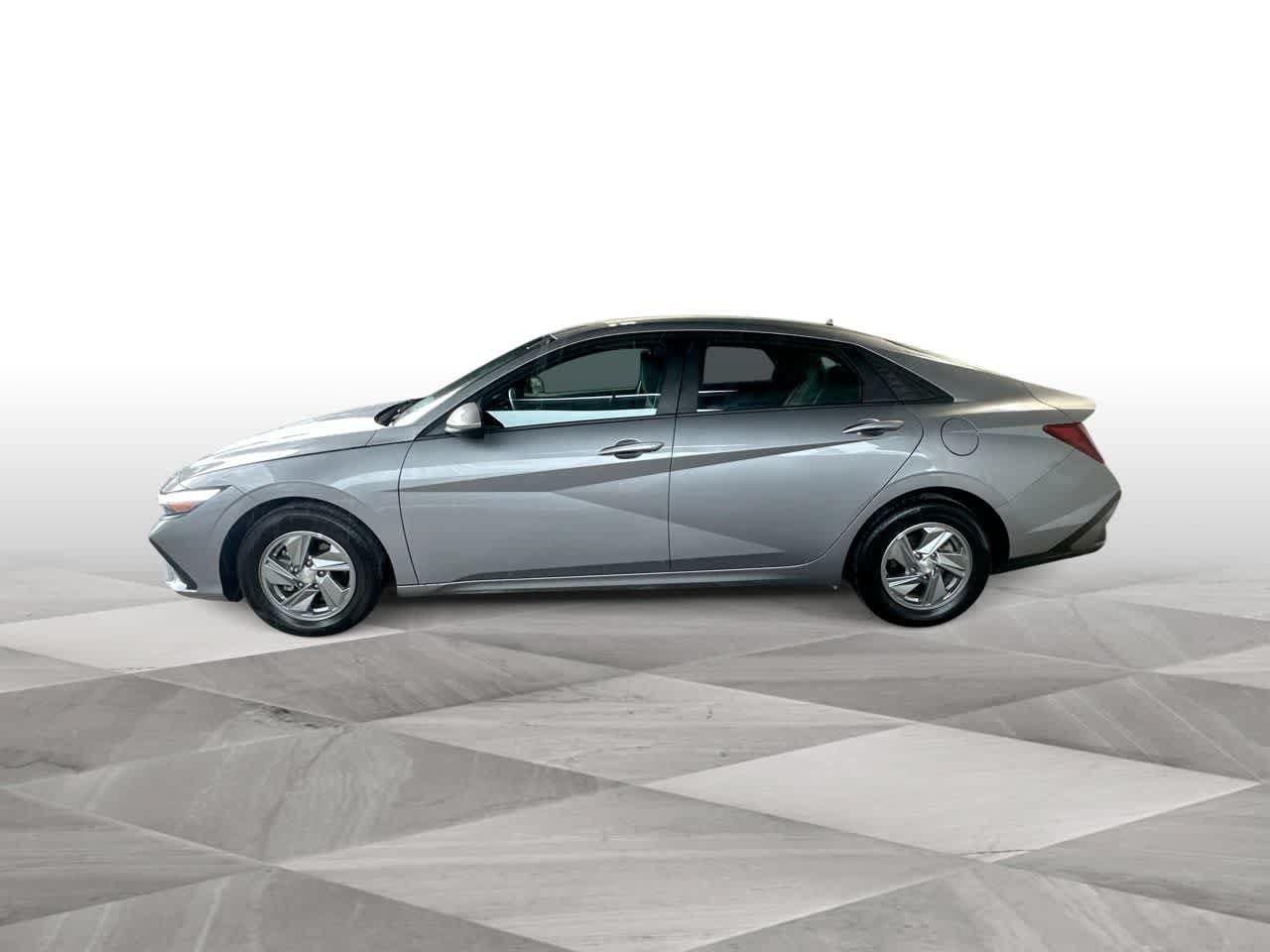 Used 2026 Hyundai Elantra SE FWD image 5