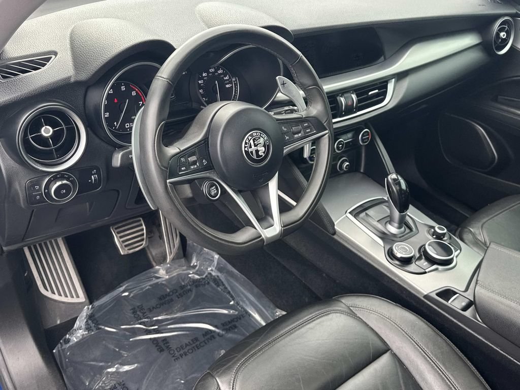 Used 2018 Alfa Romeo Stelvio Sport w/ Quick Order Package 22J Sport AWD/4WD image 2