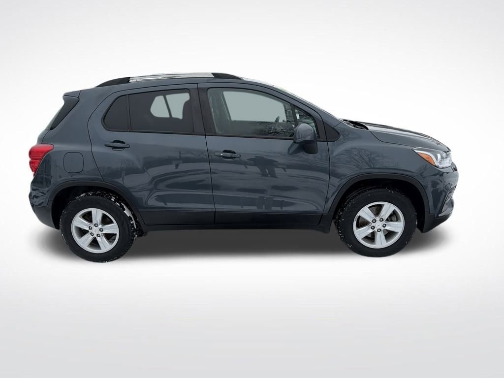 Used 2022 Chevrolet Trax LT w/ LT Convenience Package image 4