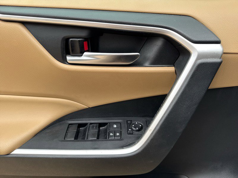 Used 2020 Toyota RAV4 XLE image 7