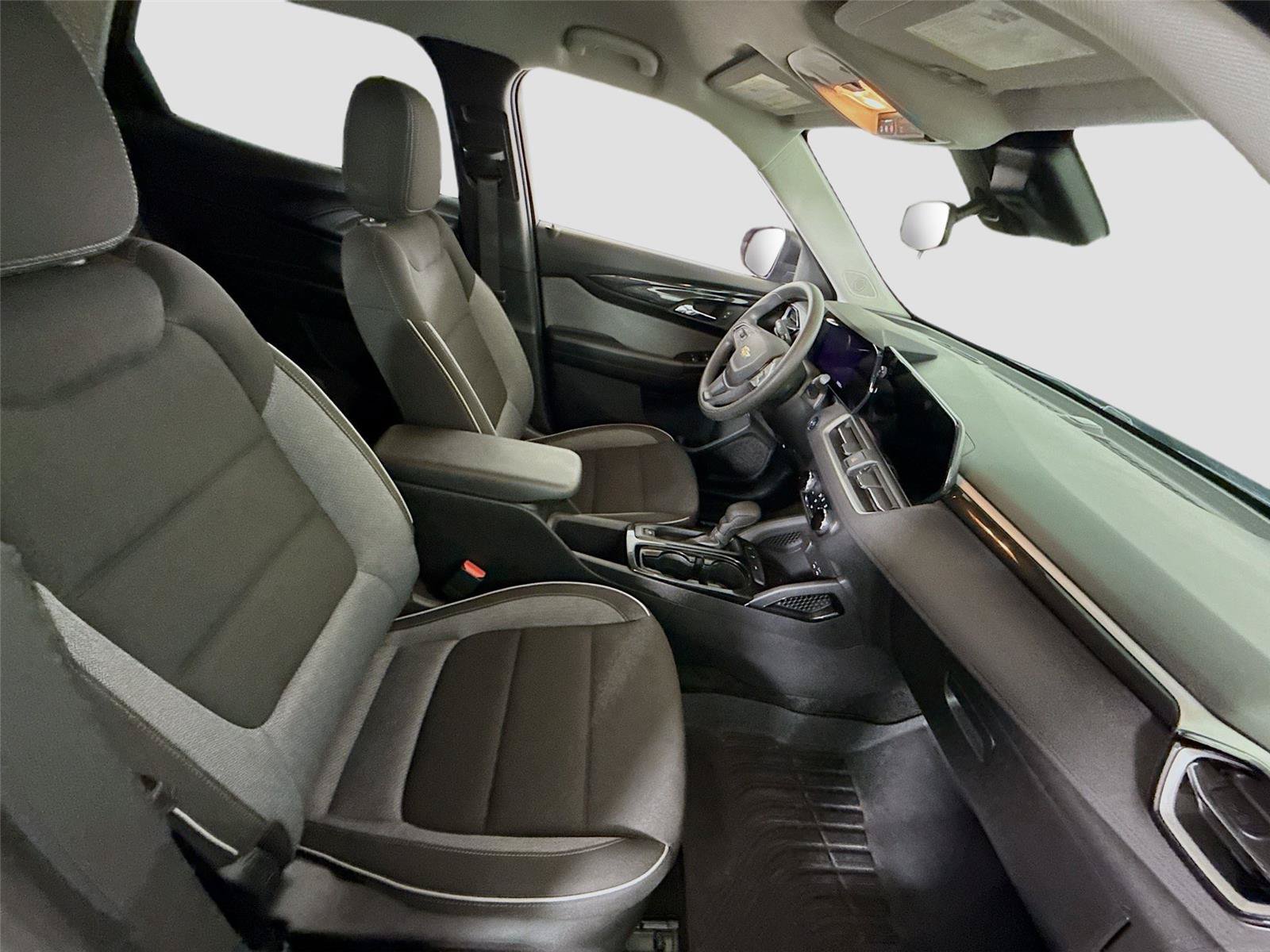 Used 2025 Chevrolet TrailBlazer LS w/ LS Convenience Package FWD image 17