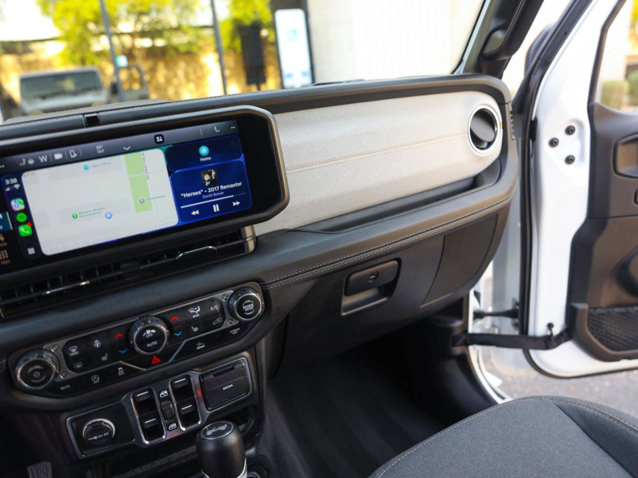 Used 2024 Jeep Wrangler Sahara AWD/4WD image 38