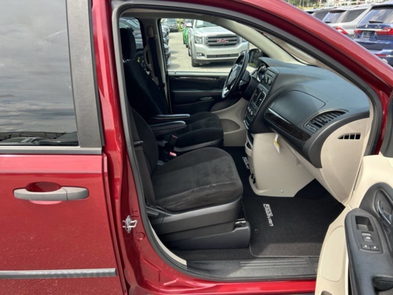Used 2015 Dodge Grand Caravan American Value Package w/ UConnect Hands-Free Group image 19