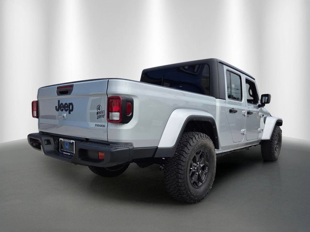 Used 2022 Jeep Gladiator Sport AWD/4WD image 3