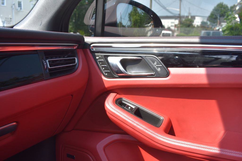 Used 2024 Porsche Macan Turbo AWD/4WD image 20