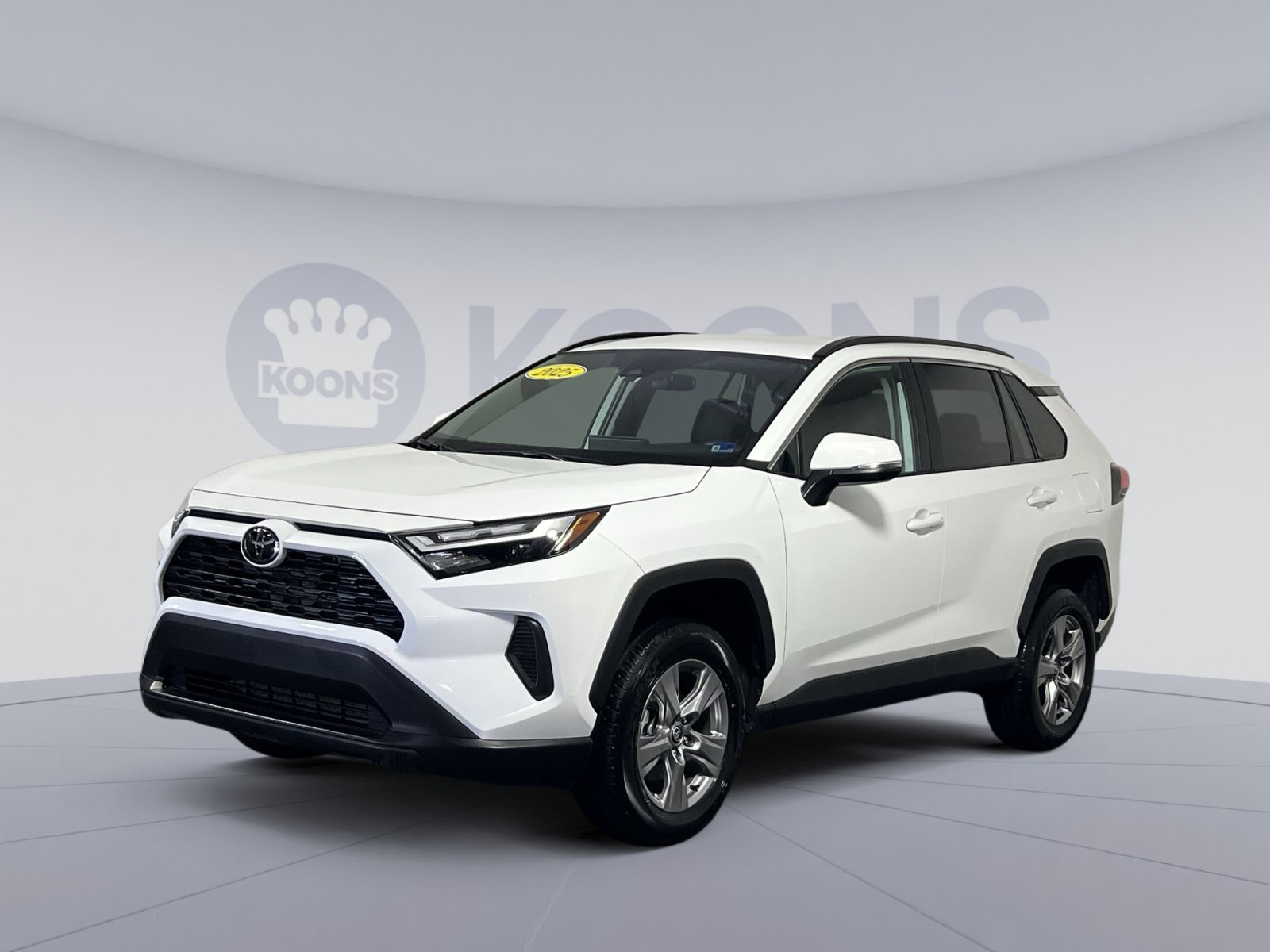 Used 2025 Toyota RAV4 XLE FWD image 1