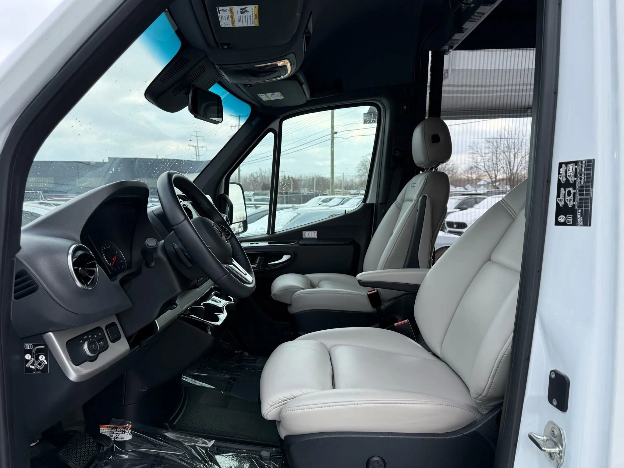 Used 2022 Mercedes-Benz Sprinter 3500 w/ Parking Package image 36